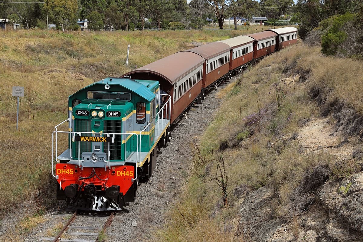 Warwick to Stanthorpe Heritage Train: Scenic Granite Belt Rail Tour