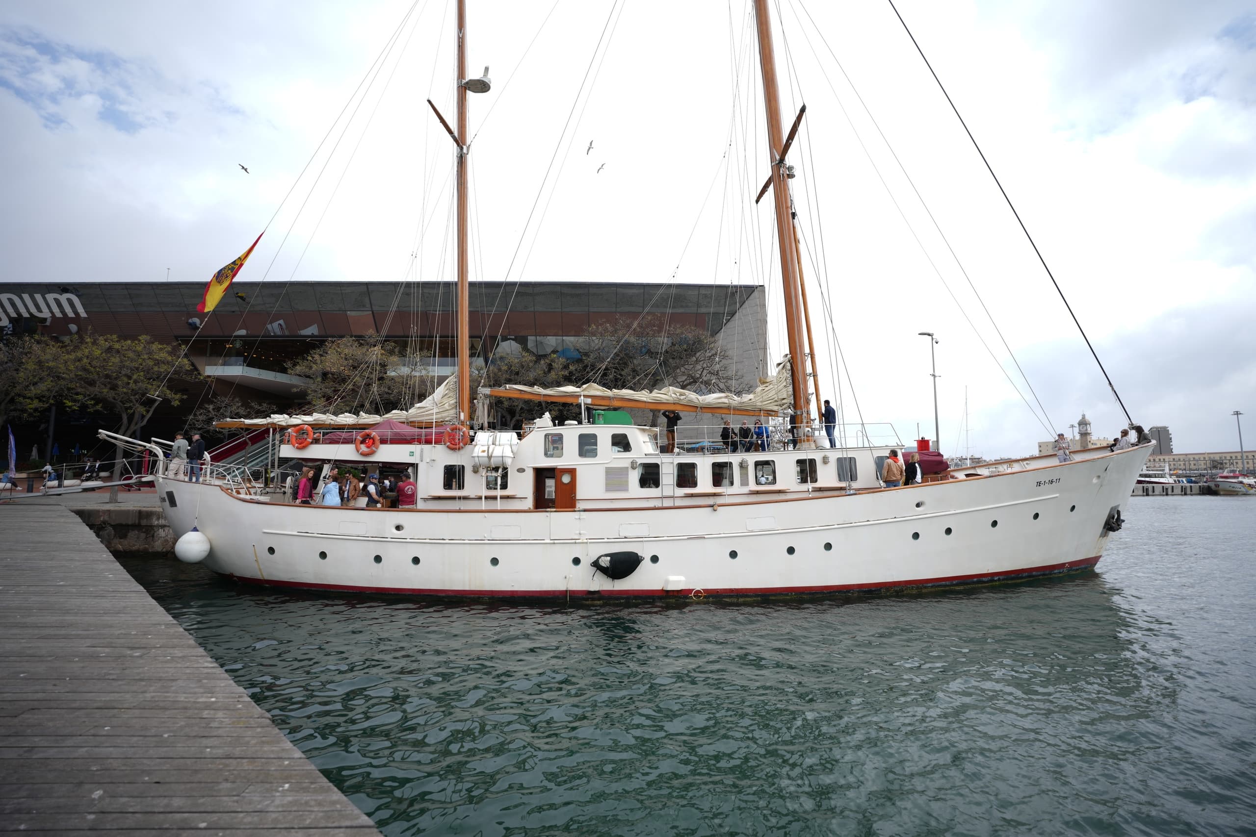 Sail & Sip: Vermut & Sail with Nanberquinsa 98, S.L. in Barcelona
