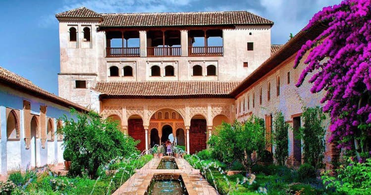 Cultural & Walking Tour at Alhambra Palace with Costa Excursions