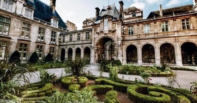 Paris Walking & Seine Boat Tour by Babylon Tours