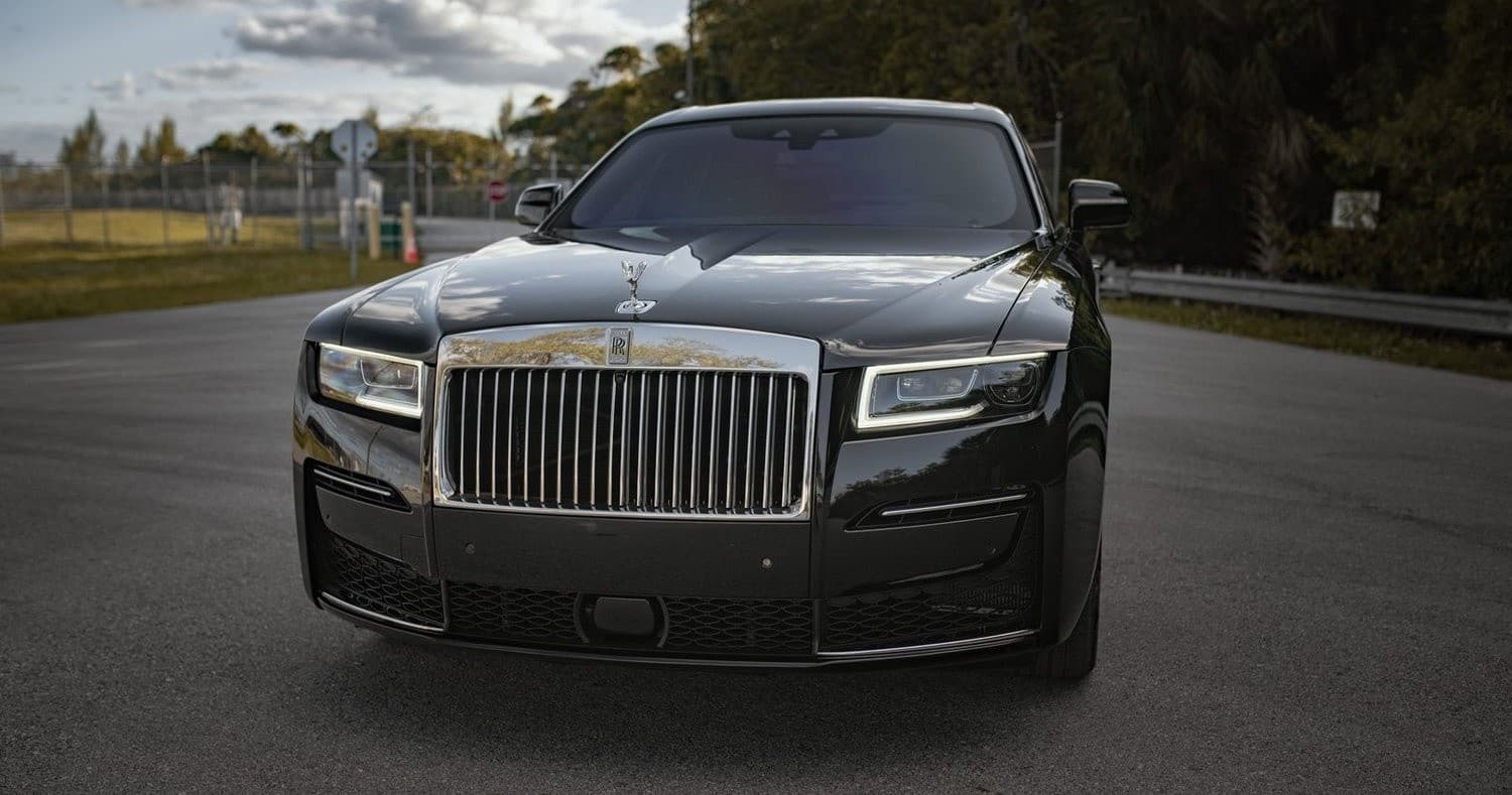Luxury Car Tours with DS Luxury in the City