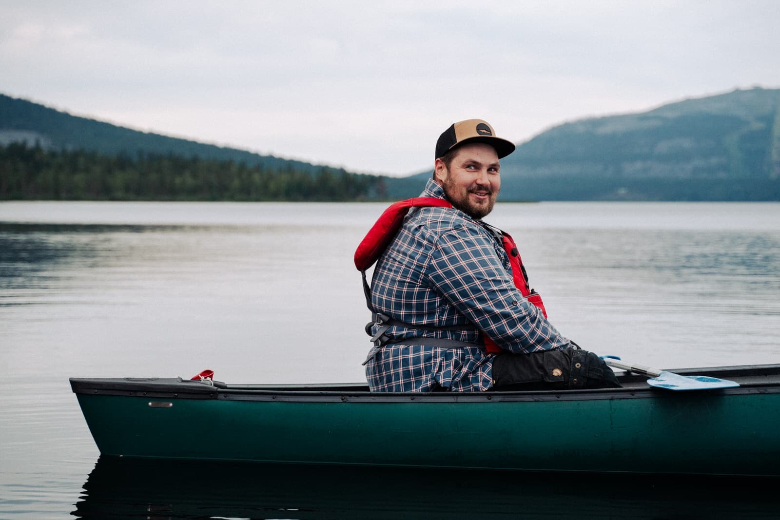 Silent Casts on Lake Pyhäjärvi: Guided Canoe Fishing Near Pyhätunturi photo 1