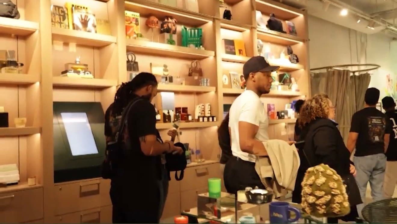 Inside NYC Art, Dispensaries & Culture Bus Tour: 3.5-4 Hour Lower Manhattan Experience photo 4