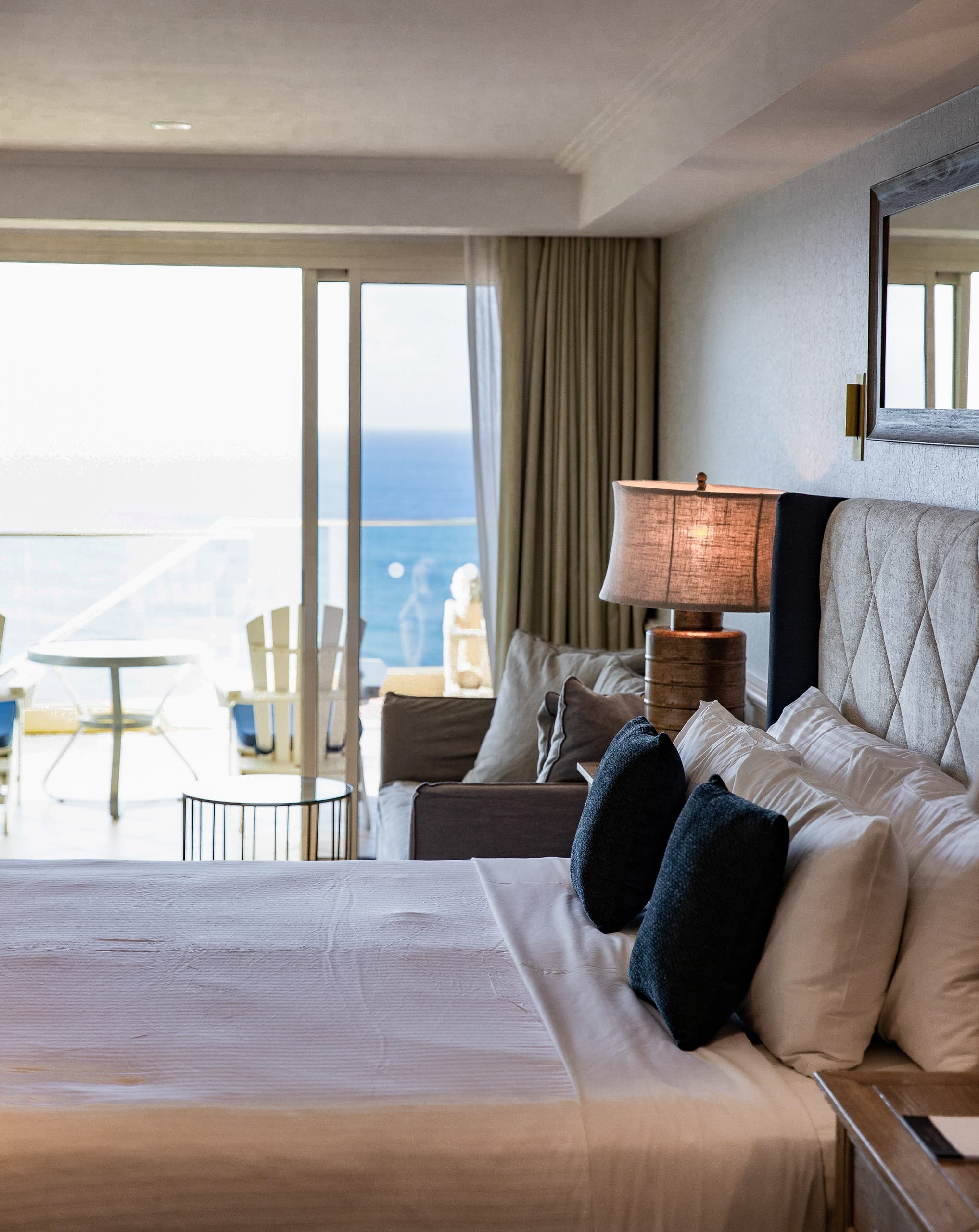 Seaplane to Jonah’s: Overnight Clifftop Escape Above Whale Beach