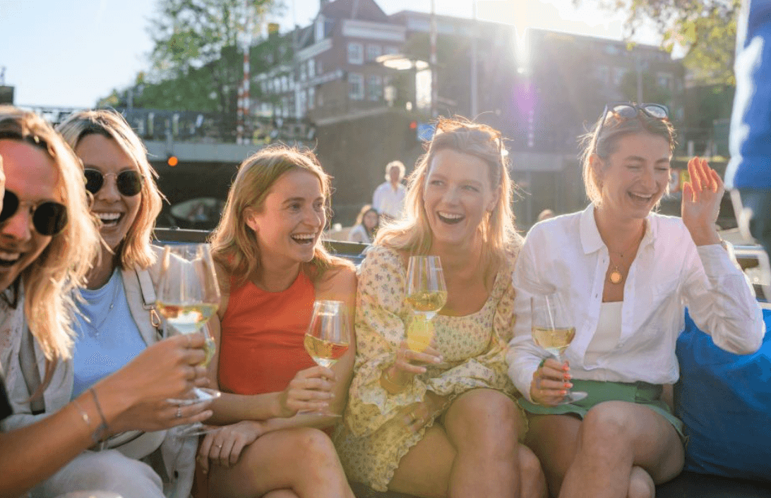 Shared Canal Cruise with Drinks by Starboard Boats BV in Amsterdam