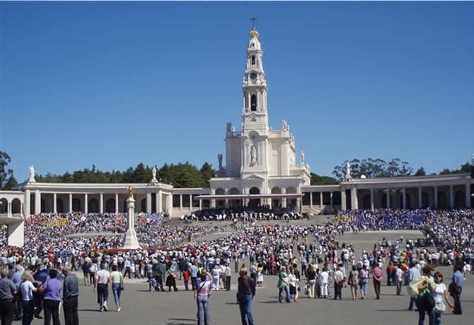 Private Day Trips from Lisbon with Celina Tours