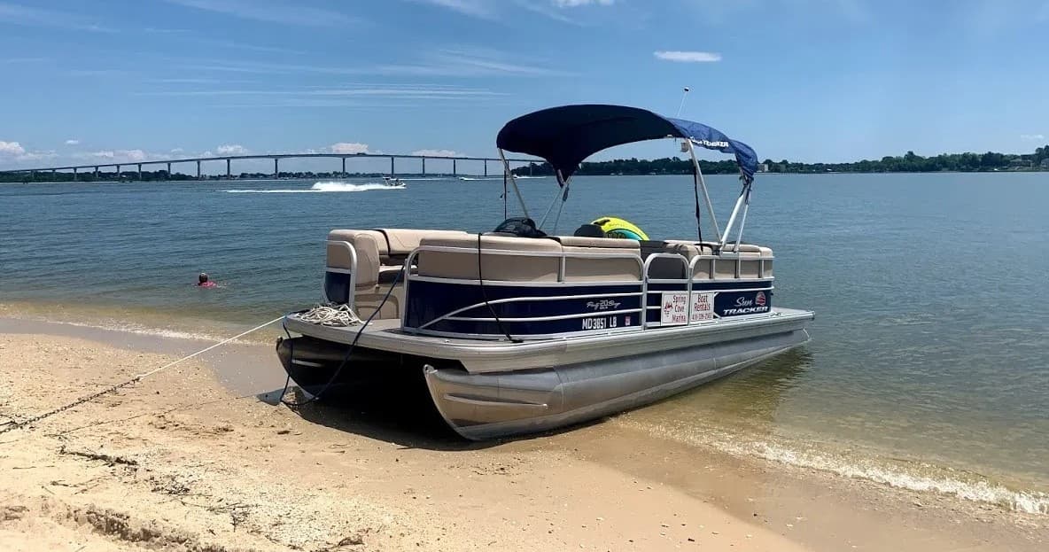 20' Suntracker Pontoon Boat Rental in Solomons, MD