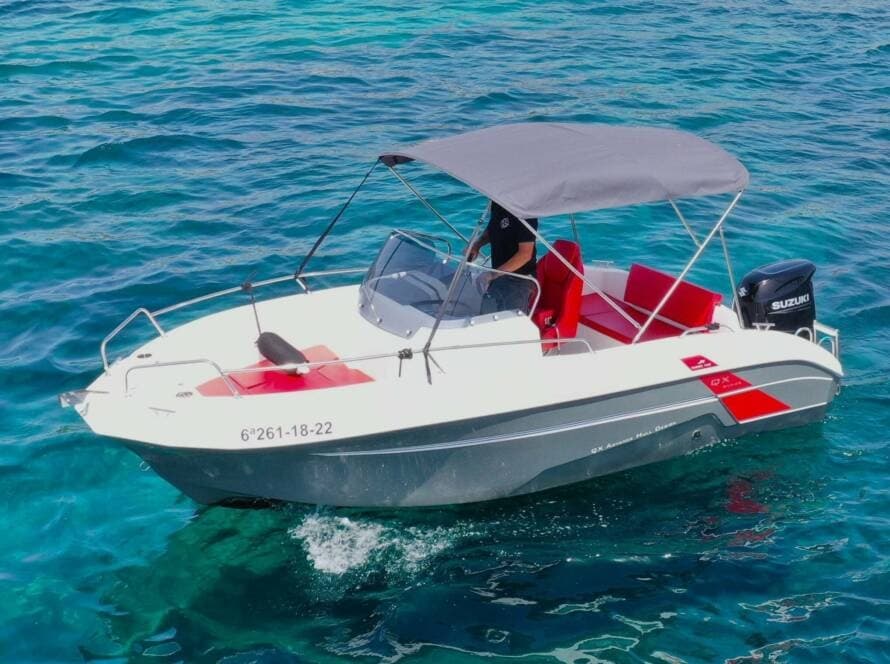 Cruise Mallorca’s Hidden Calas: Marine Time 562 Boat Rental from Port d'Alcúdia