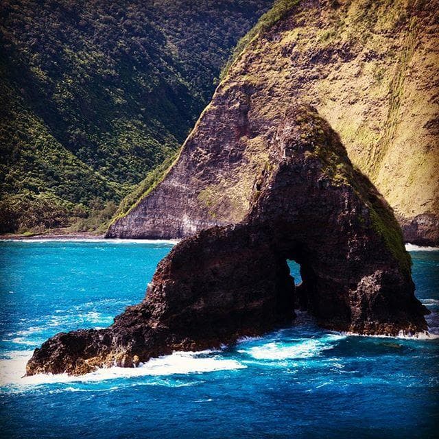 Mauna Loa Helicopter Tours - Oahu team