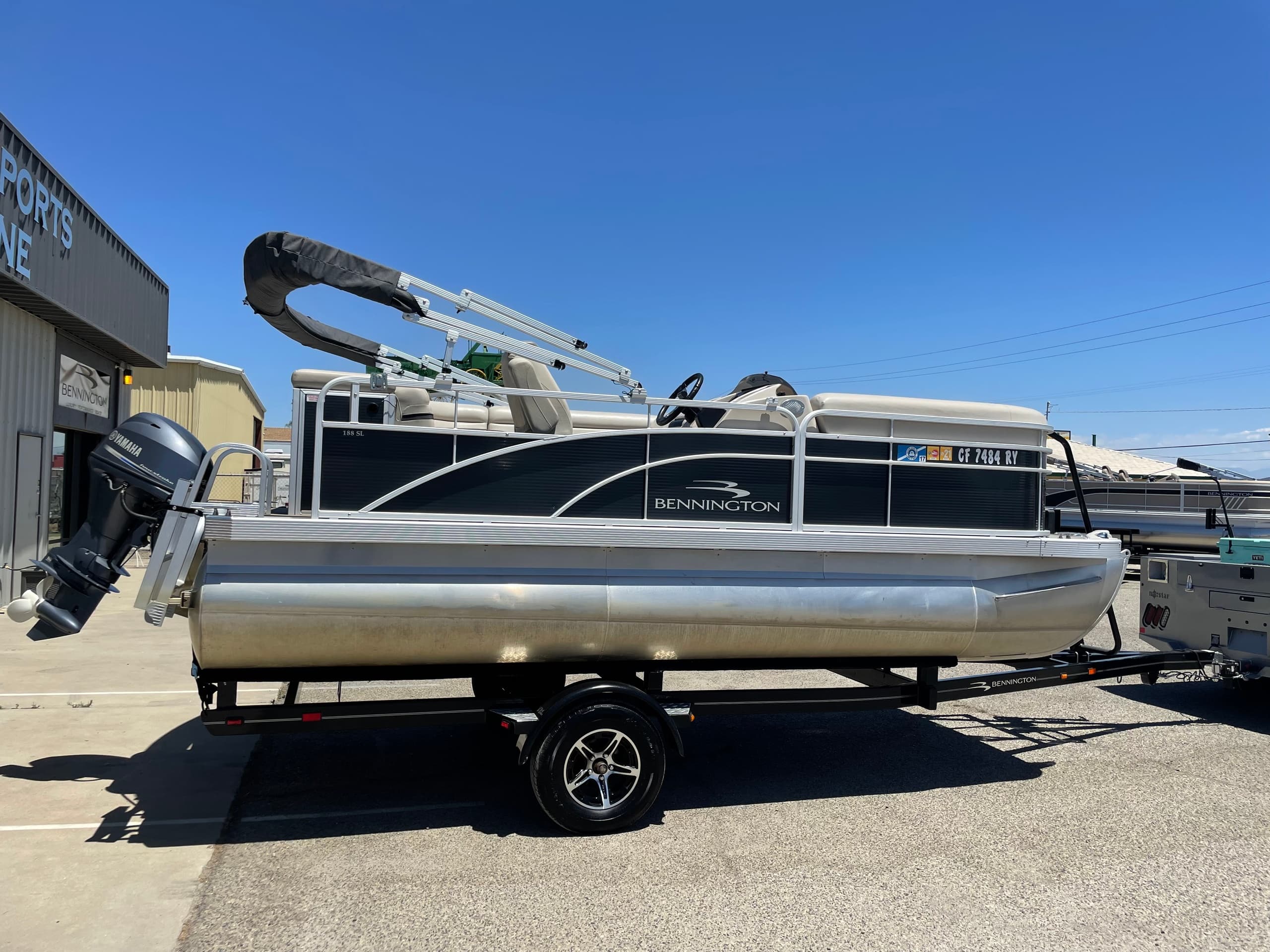 18’ Bennington Pontoon Adventure on Shaver Lake, CA