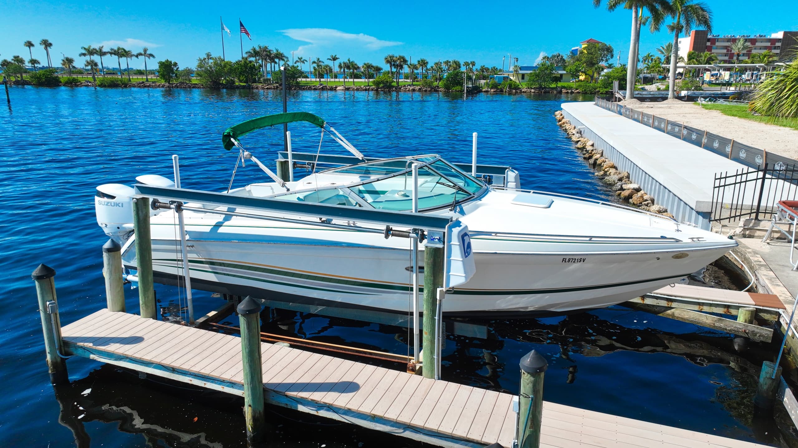 Formula 280 SS: 600HP Cabin Boat Rental in Cape Coral photo 2
