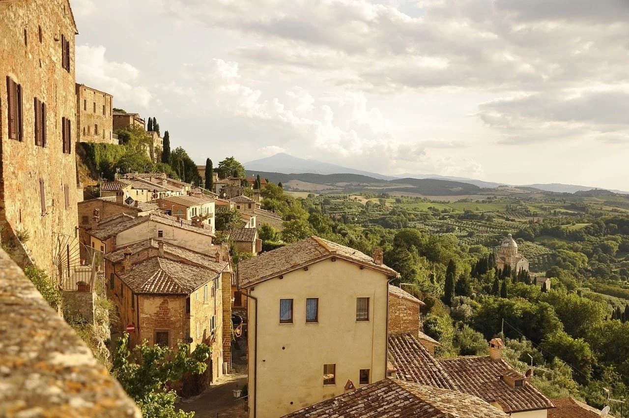 Florence to Montalcino and Montepulciano: Private Licensed Transfer in Tuscany