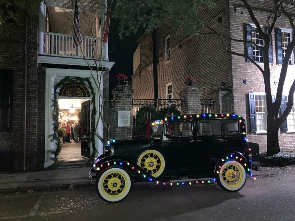 Holiday History Tour with Lowcountry History Strolls in Charleston