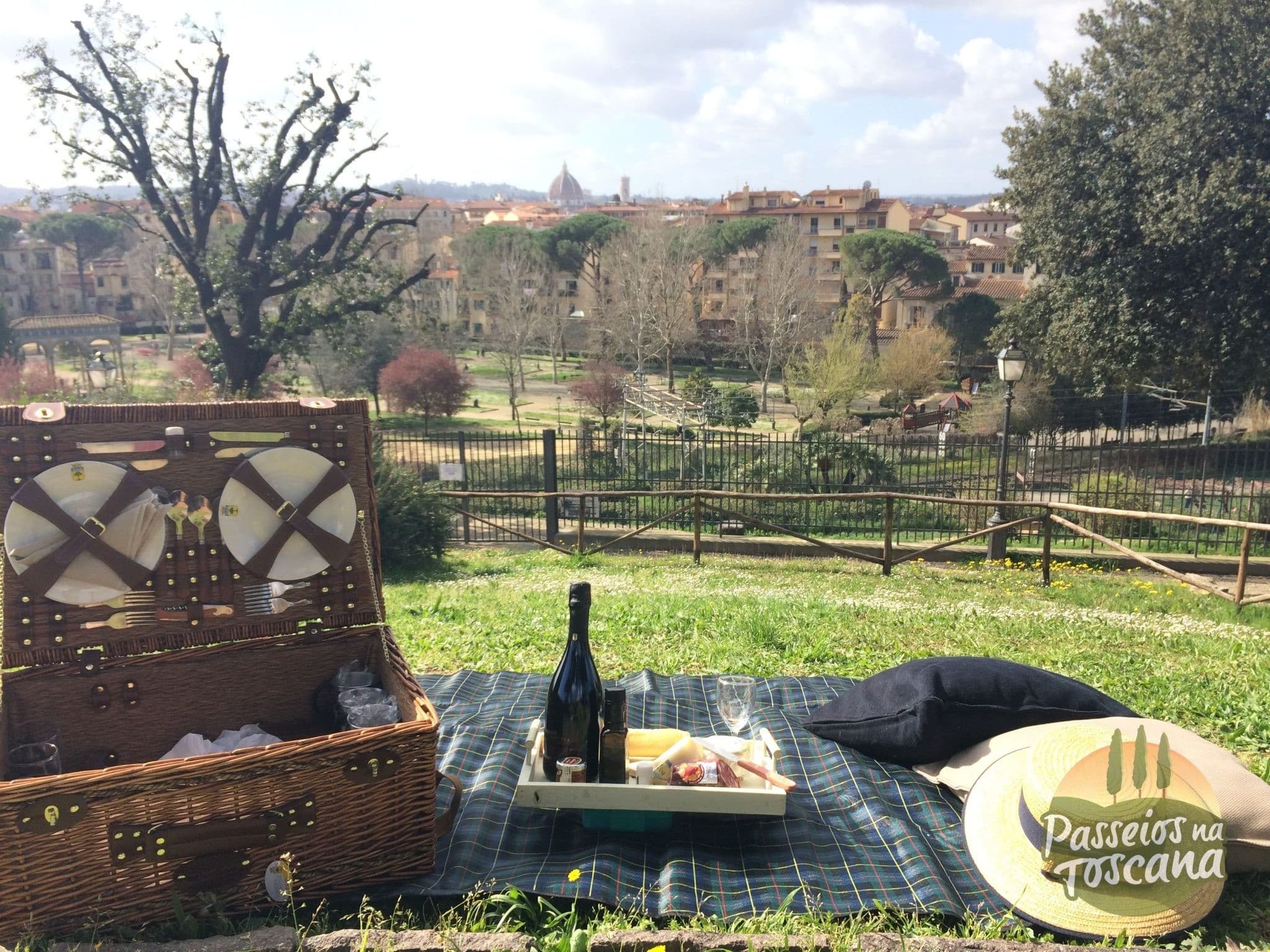 Private Luxury Picnic in Florence Park — Romantic Tuscan Picnic Experience