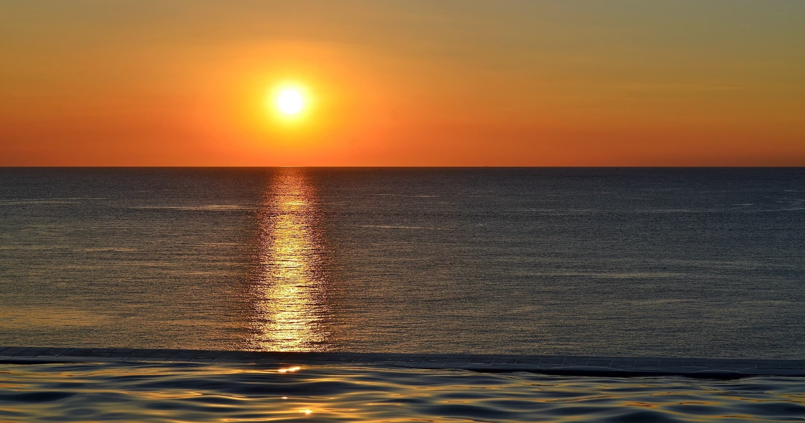 Golden sunset over sea horizon, tranquil maritime sunset viewing