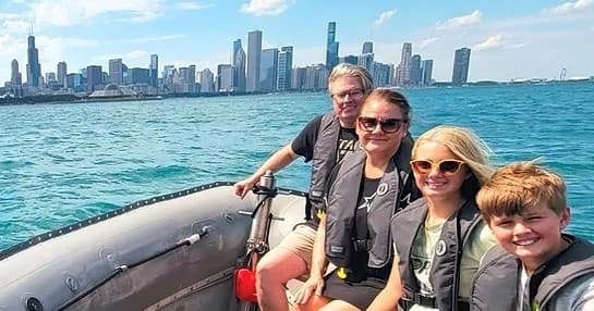 Water-Activities: Blackhawk Boat Tours in Chicago