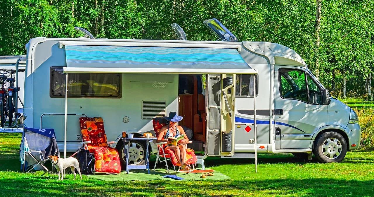RV w/Electric Hookups Adventure in Van Buren, Arkansas