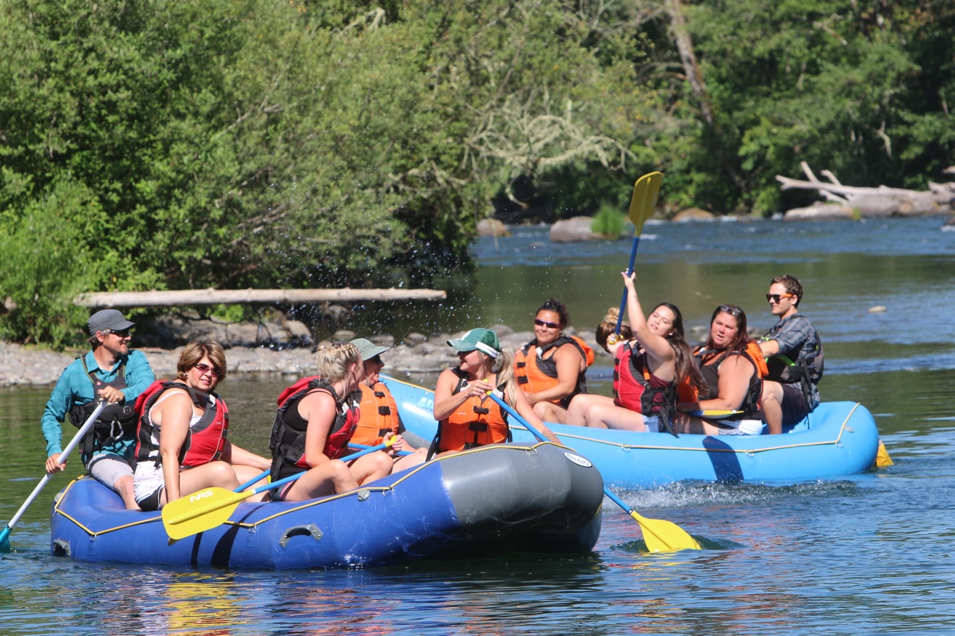 Santiam Scenic Section Kayak Trip — 2.5-Hour Family Float Near Santiam State Park