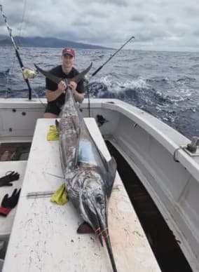 Shared Full-Day Fishing Charter in Waianae: Marlin, Ahi & Mahi on Oahu’s West Coast