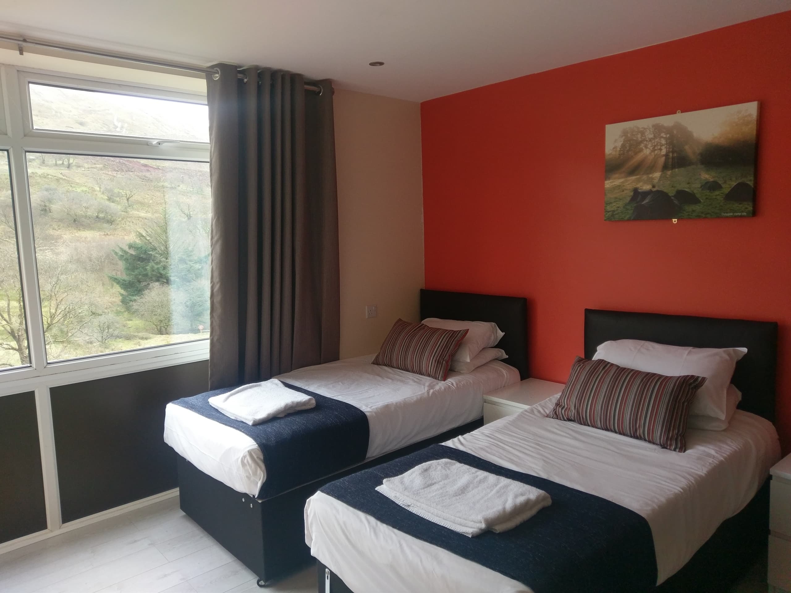 Outdoor Stay at Chalet 7 Nights by Parkwood Outdoors Dolygaer