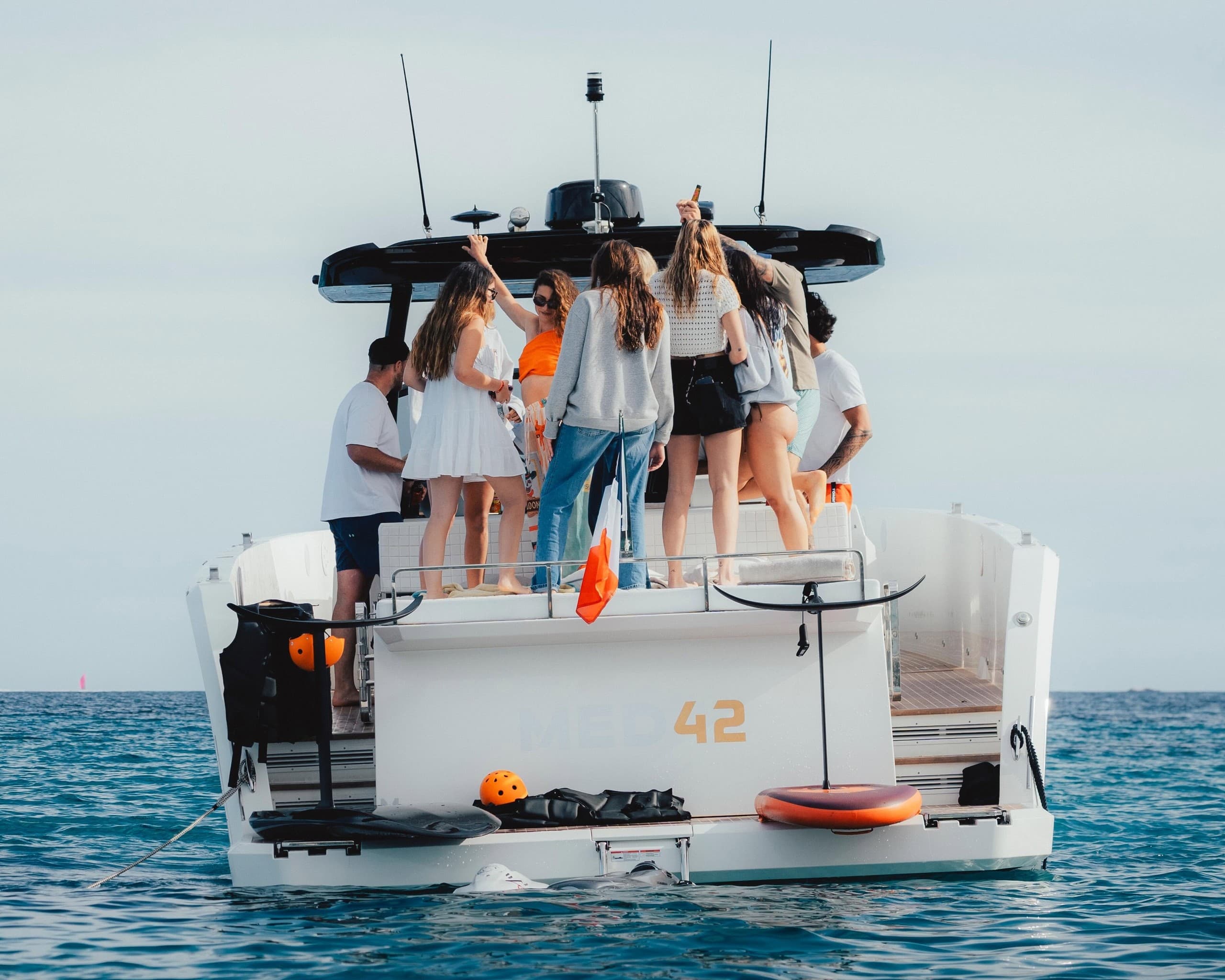 E‑foiling in Grimaud: Electric-Foil Parties and Corporate Team-Building on the Gulf of Saint‑Tropez