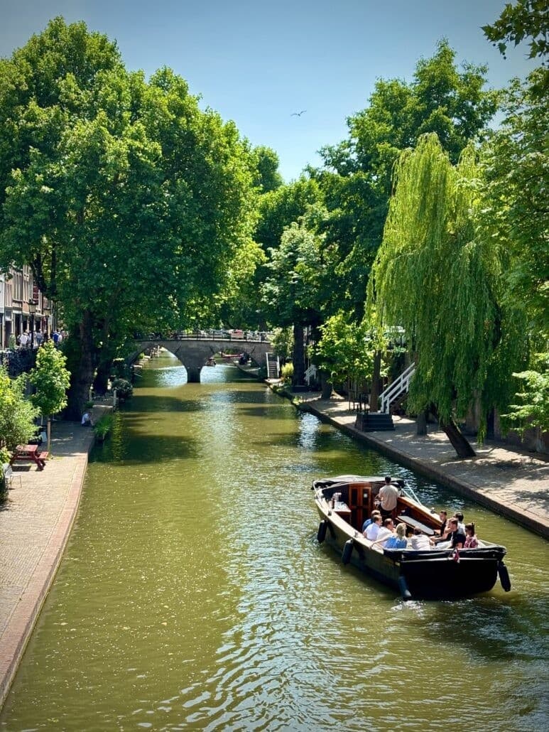 Cruise Utrecht’s Historic Canals on the Écht Nederlandse Boottour