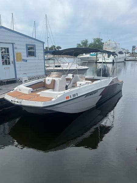 Cruise Amelia Island: 18' Deck Boat Rental in Fernandina Beach