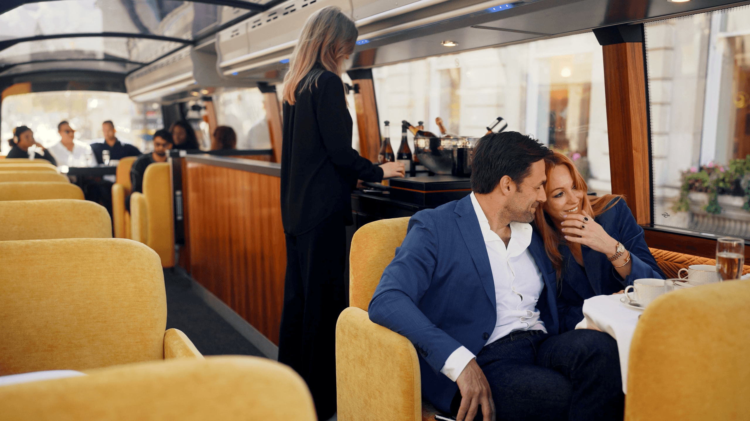 Luxury Sightseeing with Le Grand Bus: Best of London