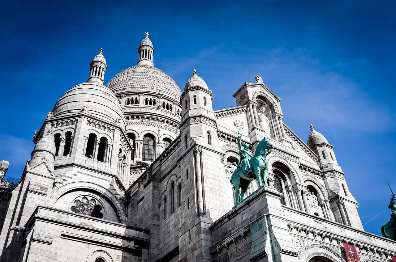 Montmartre Walking Tour: From Moulin Rouge to Sacré-Cœur in 90 Minutes