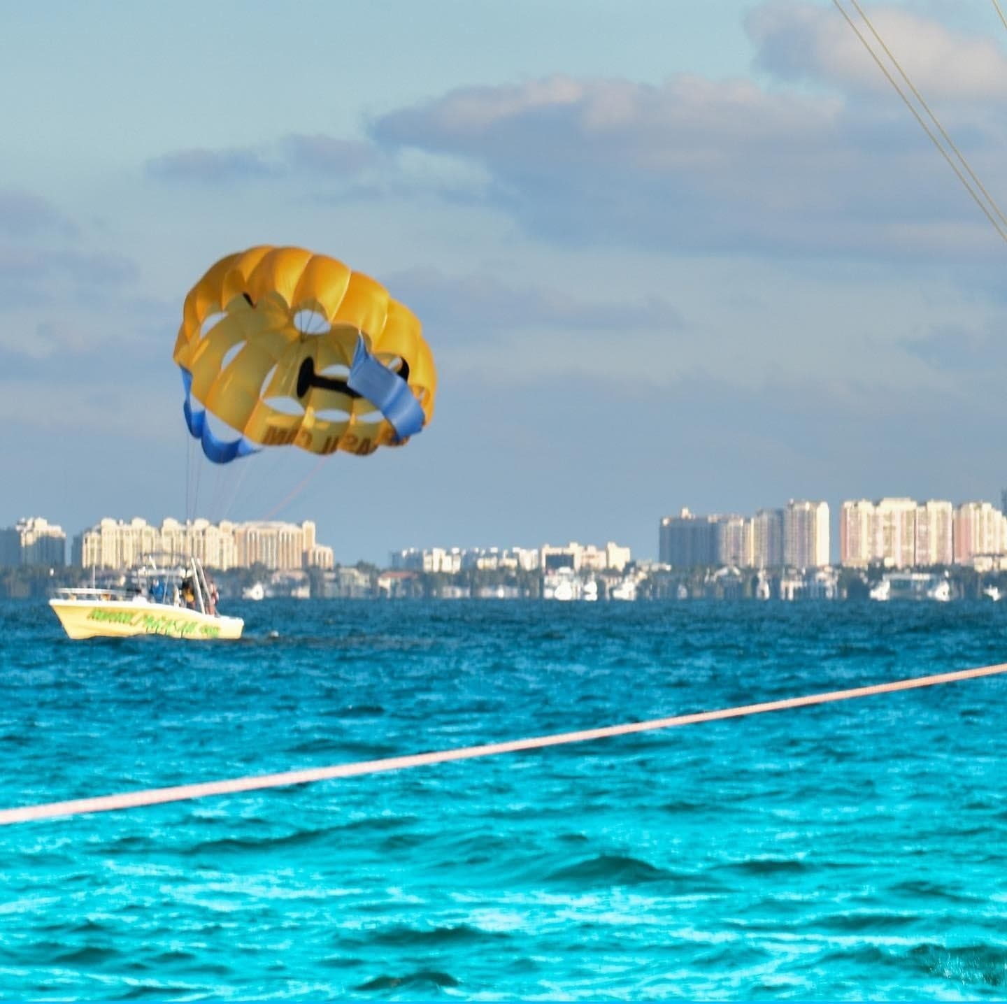 Parasailing Miami: Sky-High Views from Dinner Key Marina