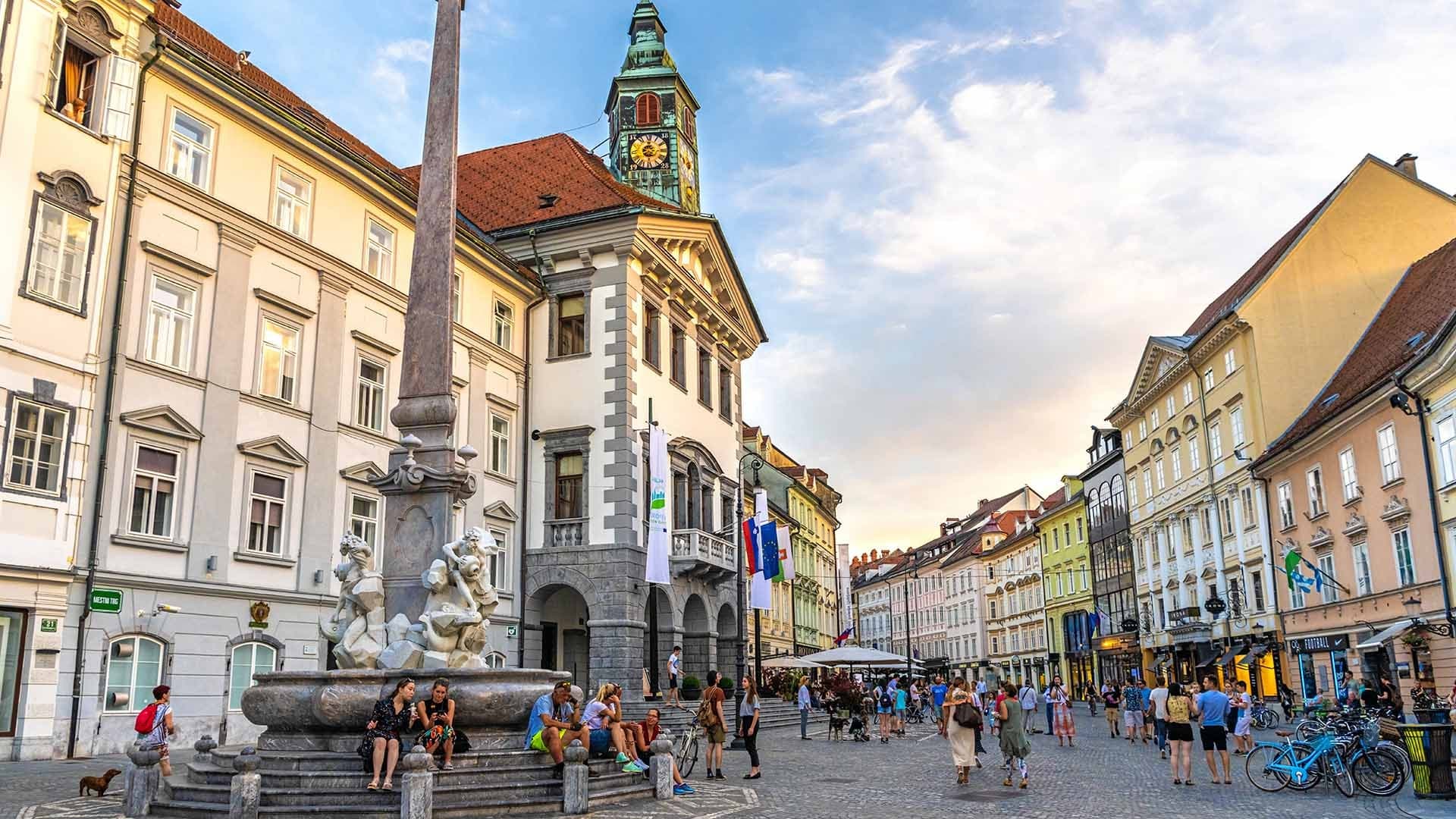 Ljubljana City Center & Ljubljana Castle Tour with Ljubljana Tourism