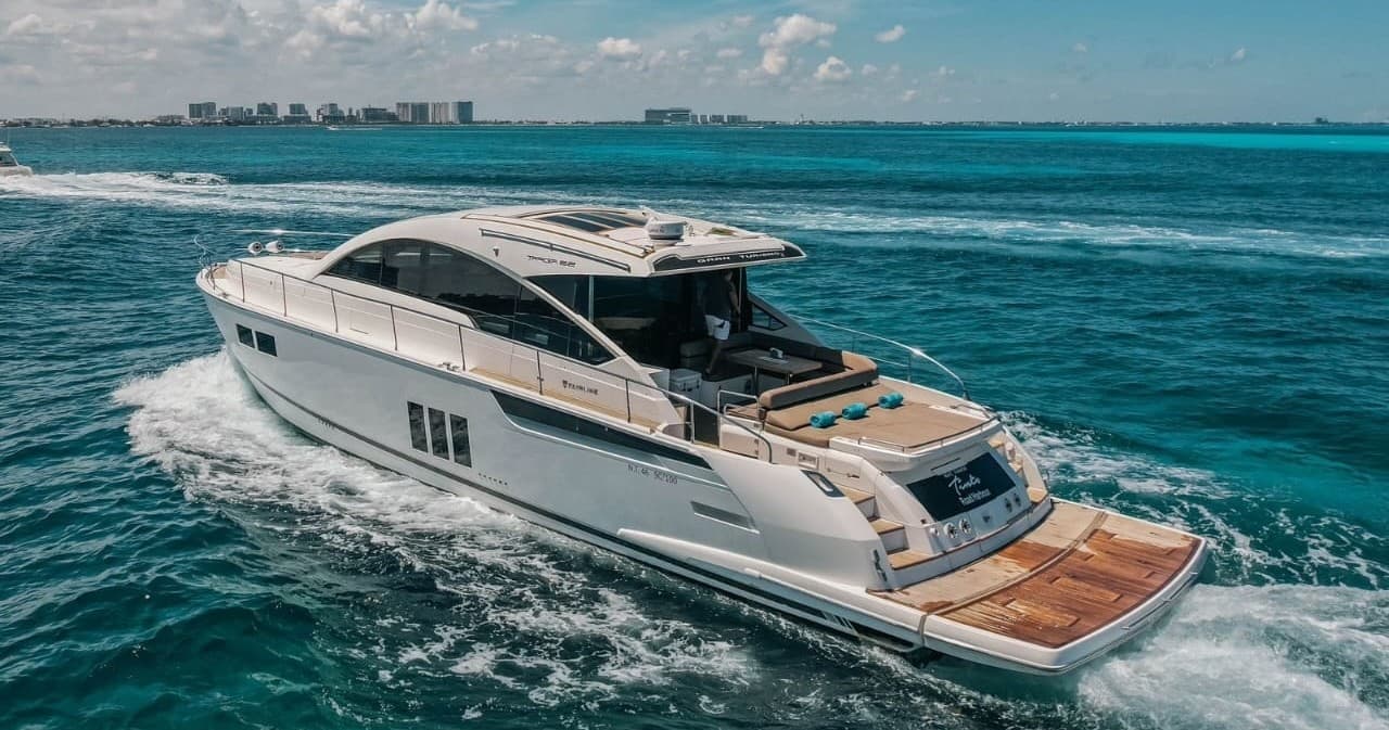 Luxury Yacht Charters with 64ft Searay "Nerea" in Cancun