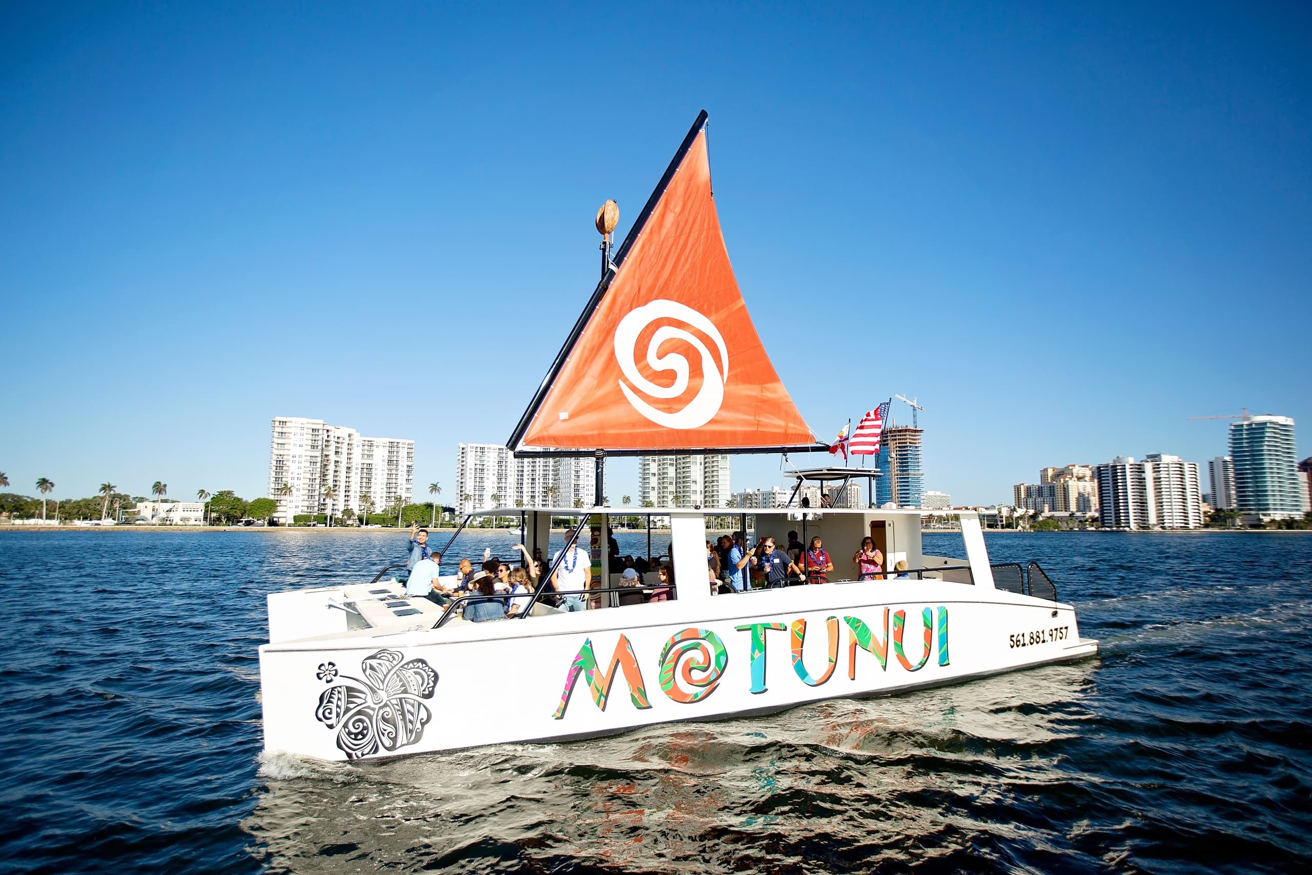 Motunui Sightseeing Cruise