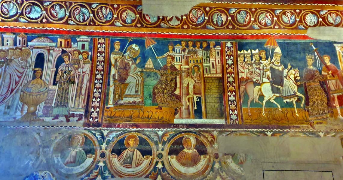 Historical Walking Tour with Treasures of Rome in Rome