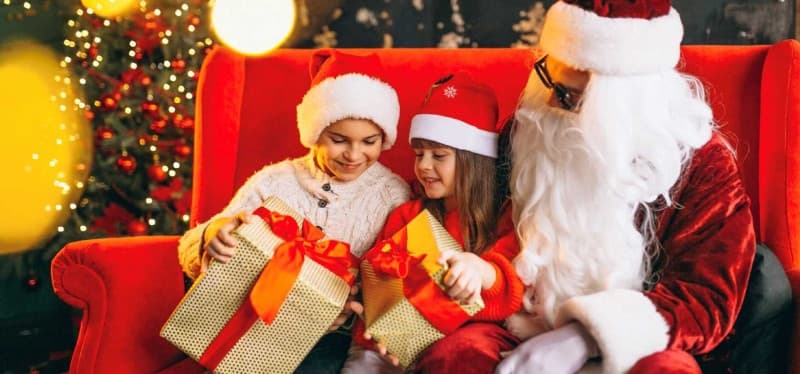 Santa on the Sea: Festive 1.5-Hour Boat Cruise Along Dorset Coast