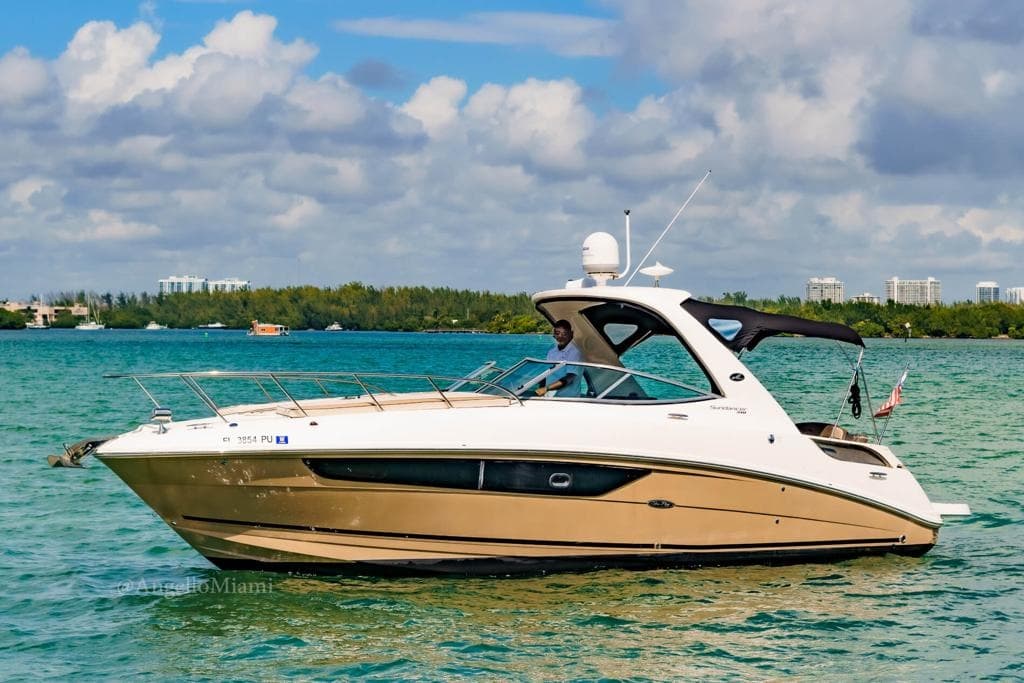 Luxury Yacht Cruises with AR Boat Rentals in Miami