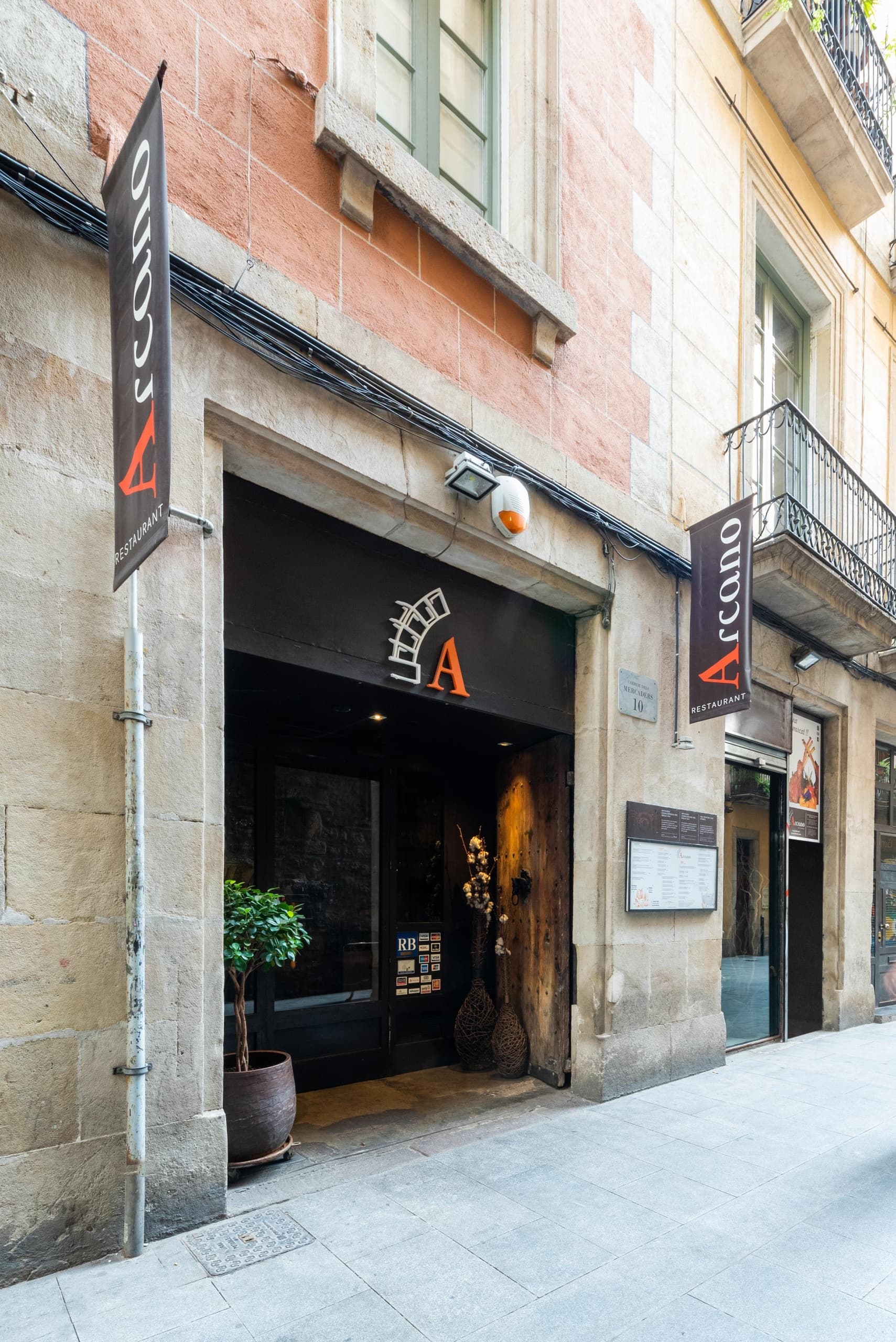 Gothic Quarter Private Tour with HL Comedy Tours in Barcelona