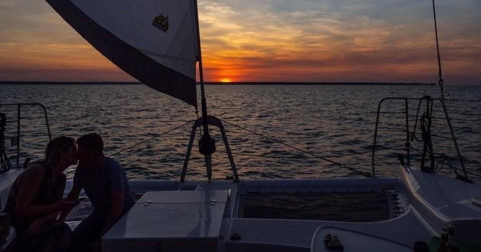 Water Activities: Sunset Sailing Cruise with Nibbles in Darwin