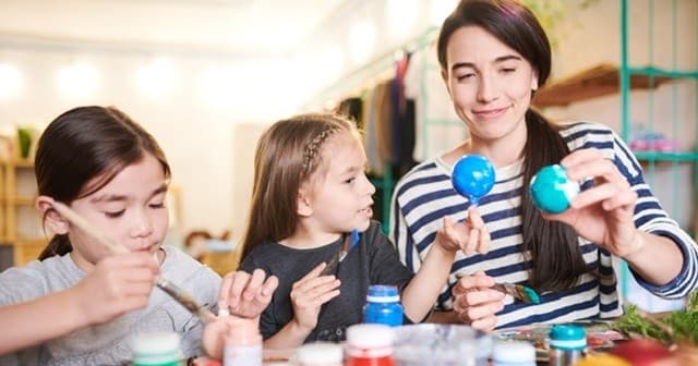 Create Magic This Holiday Season with Kids’ Ornament Painting in Fredericksburg