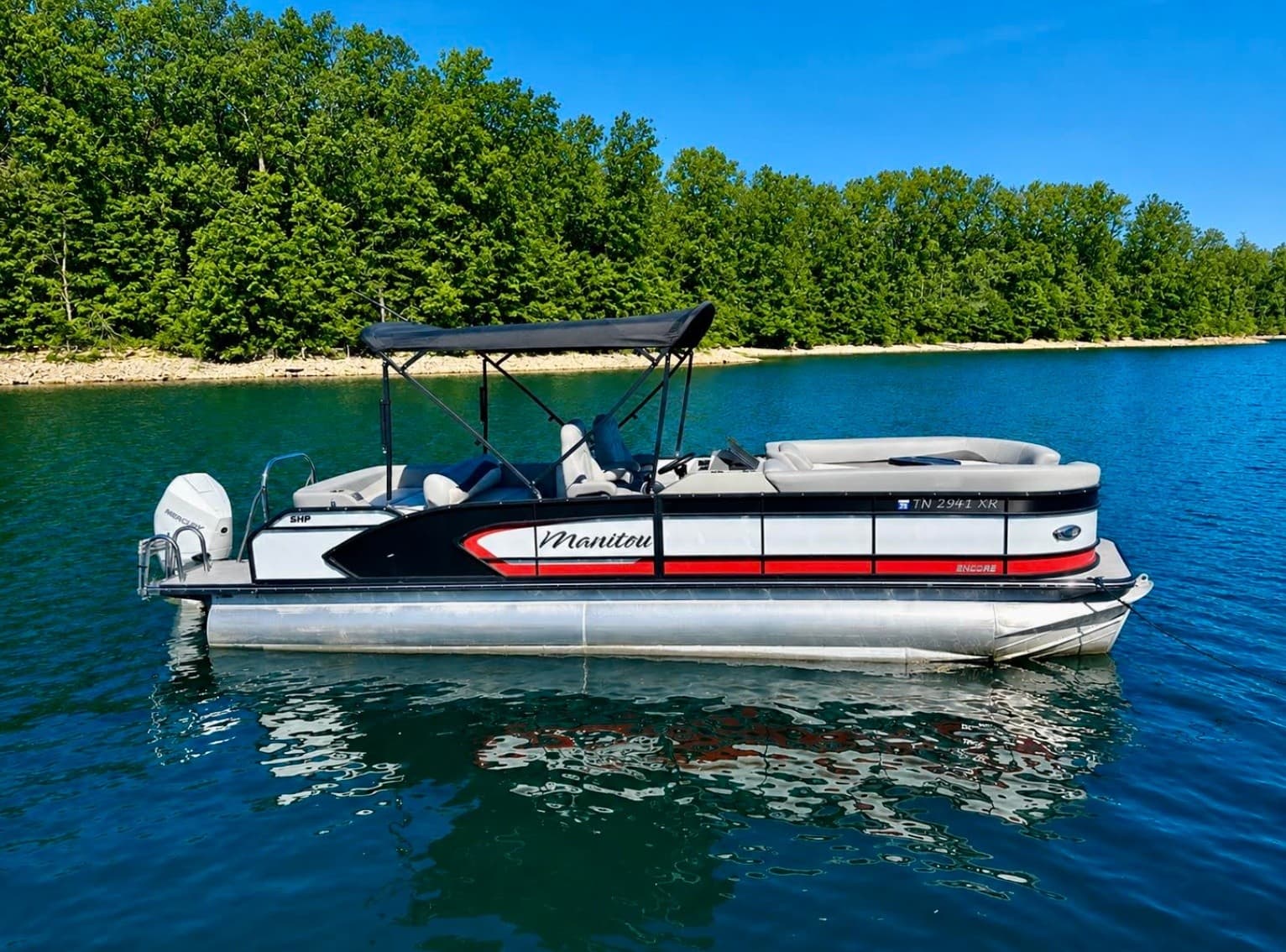 Cruise Tims Ford Lake on the Manitou Encore: 300HP Luxury Tritoon Rental
