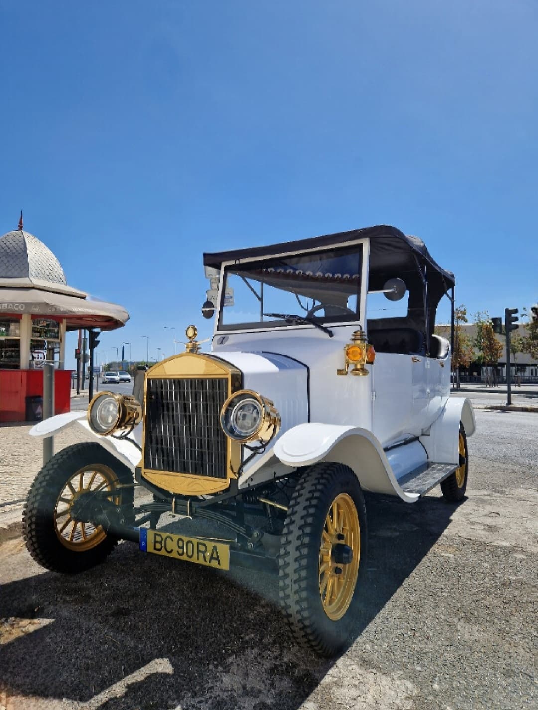 City Sightseeing & Land Adventures: Tuk Tuk Lisboa completo