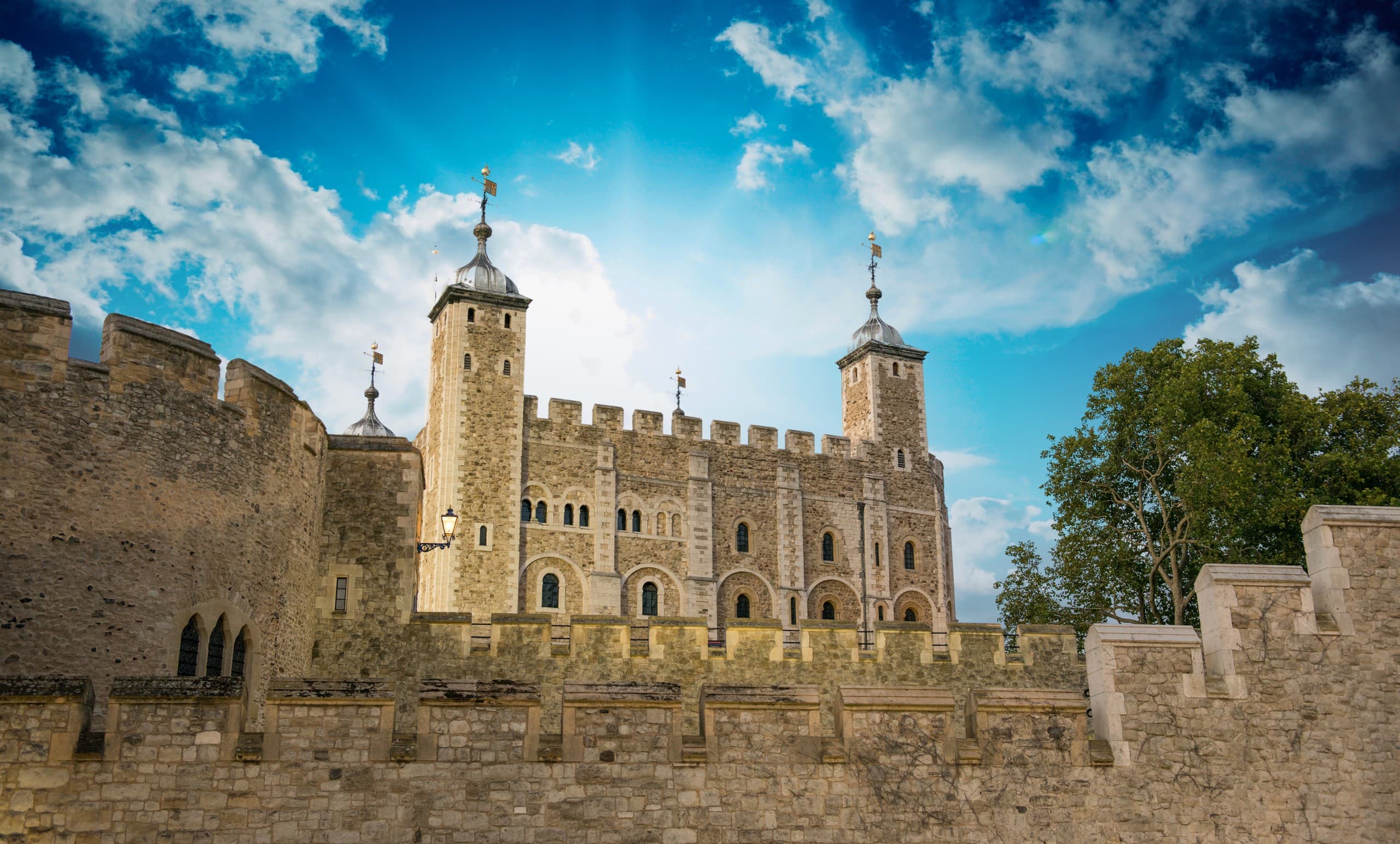 Two-Hour Royal London Walk: Buckingham Palace, Horse Guards & Thames Views