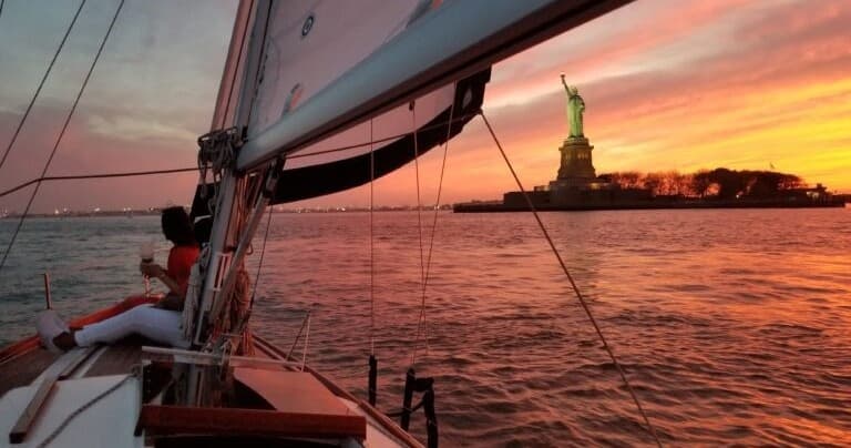 City Sunset Sail in New York Harbor: Unforgettable Evening Views of the Statue of Liberty and Skyline