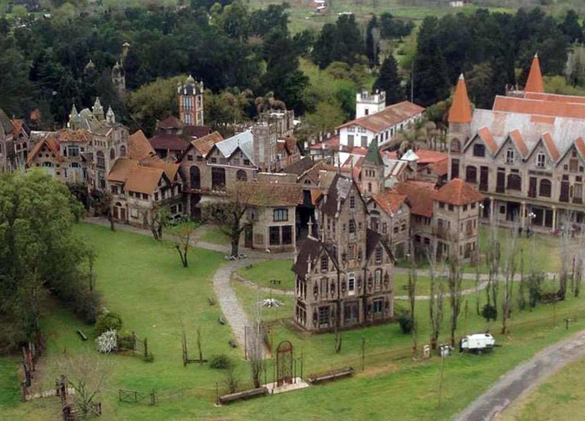 Countryside estate and greenery near Buenos Aires scenic village