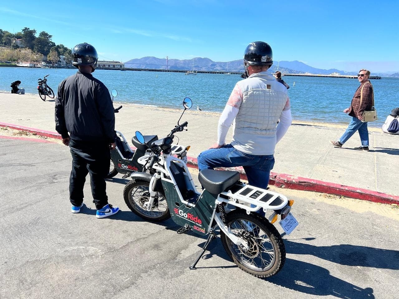 Ride the City's Edge: 3-Hour Electric Moped Loop from Golden Gate Bridge to Ocean Beach
