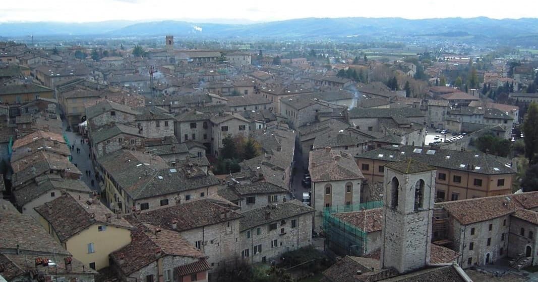 Medieval Walking Tour & History in Gubbio, Italy