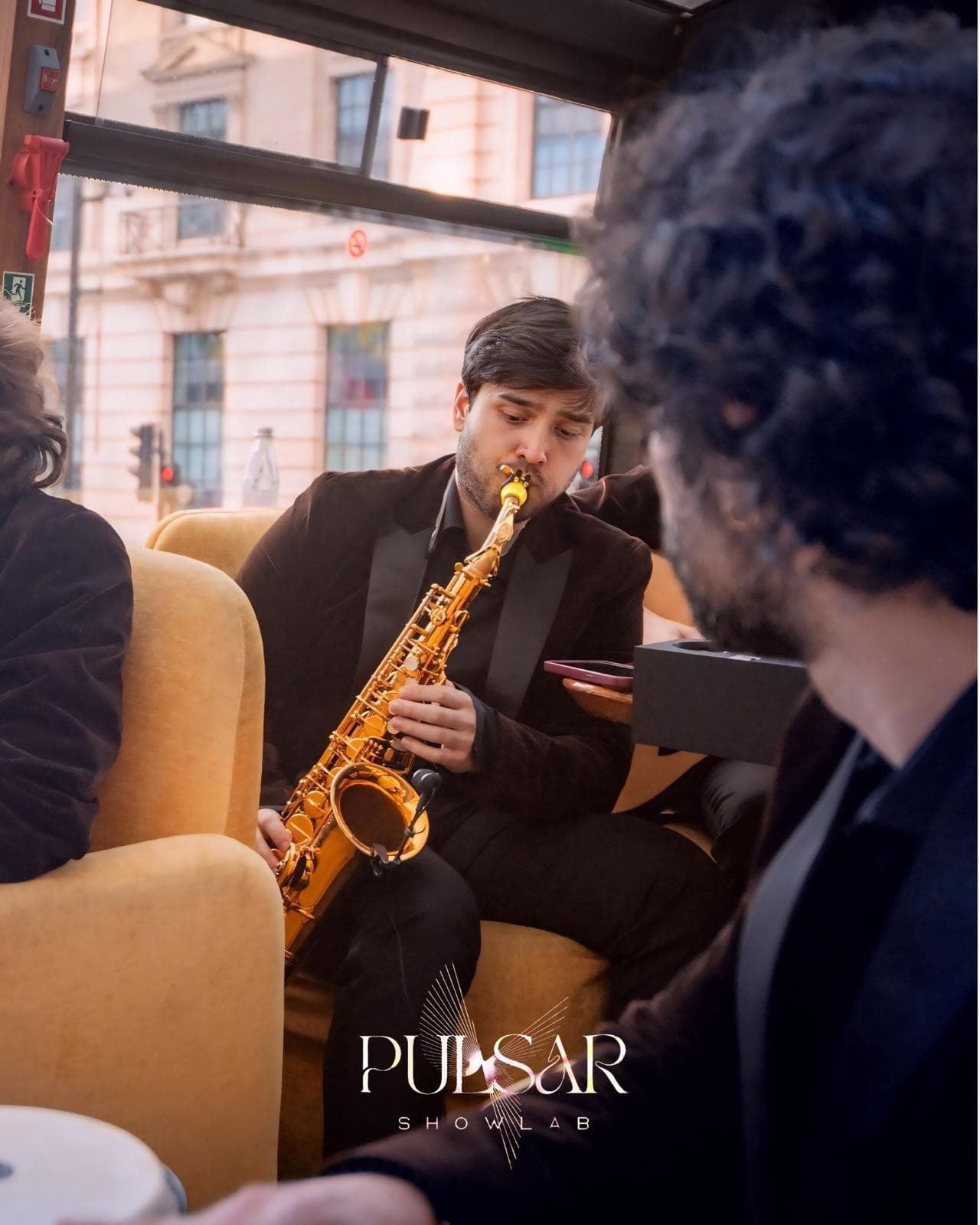 London Live Music Tour: Prosecco & Performances Aboard a Luxury Sightseeing Bus photo 2