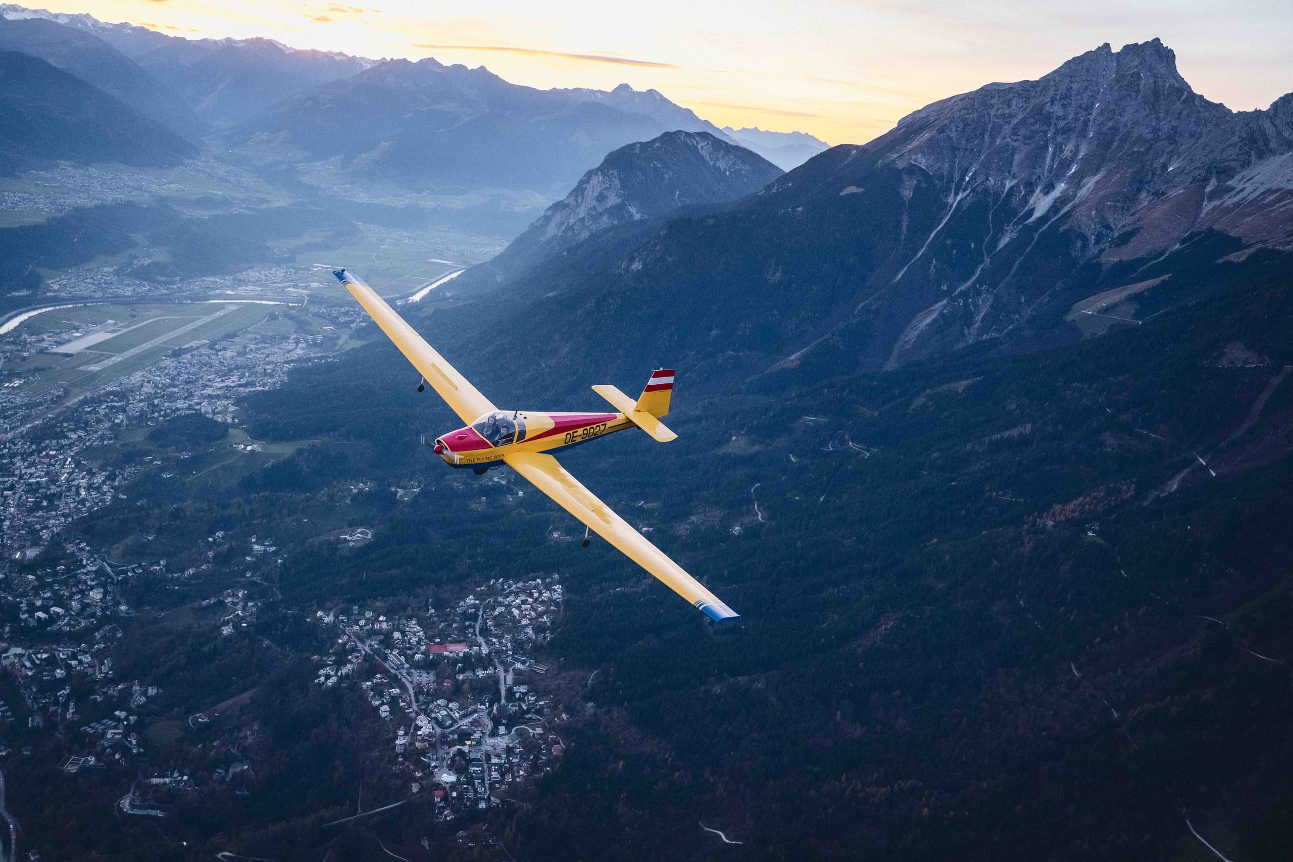 Scenic Valley Flight in Innsbruck with THE FLYING SOFA