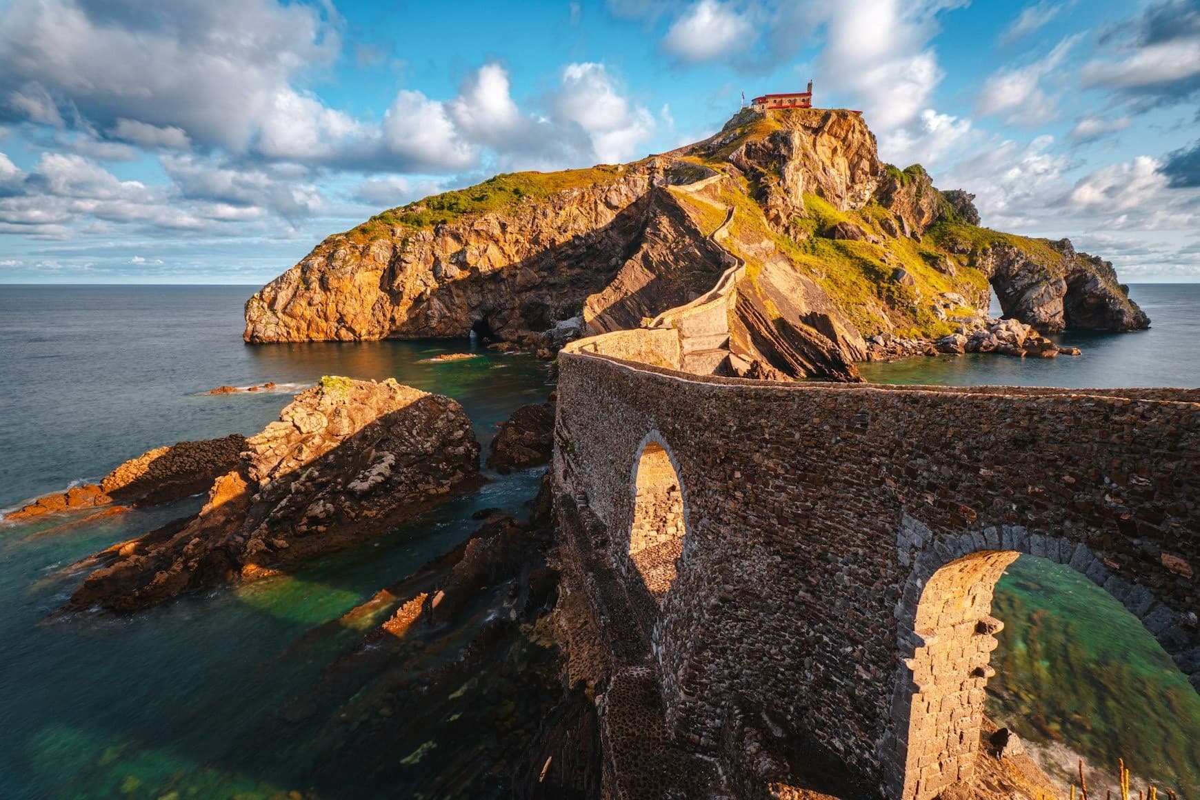 Hike Gaztelugatxe: Dragonstone Cliffs and Bilbao Pintxos Day Trip