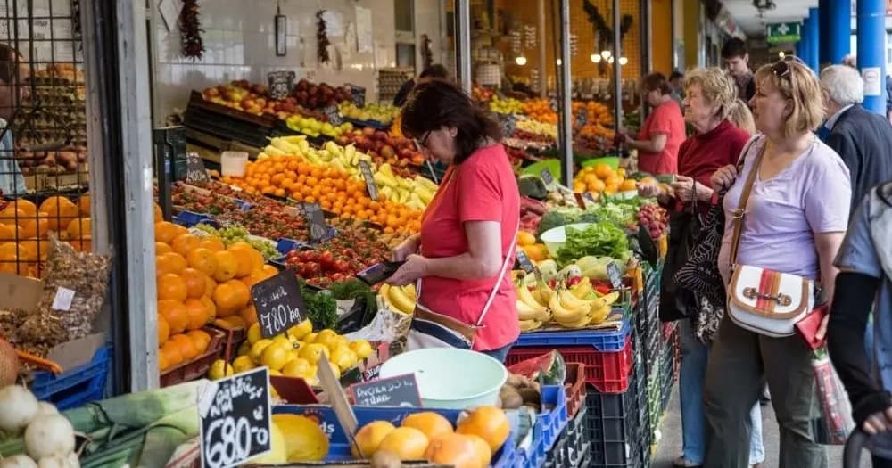 Buda Food Walk: Local Markets, Pastries & Thermal Baths in Budapest